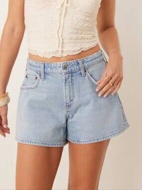 Abercrombie & Fitch Curve Love Light Wash A-line Mid Rise Shorts Size 32